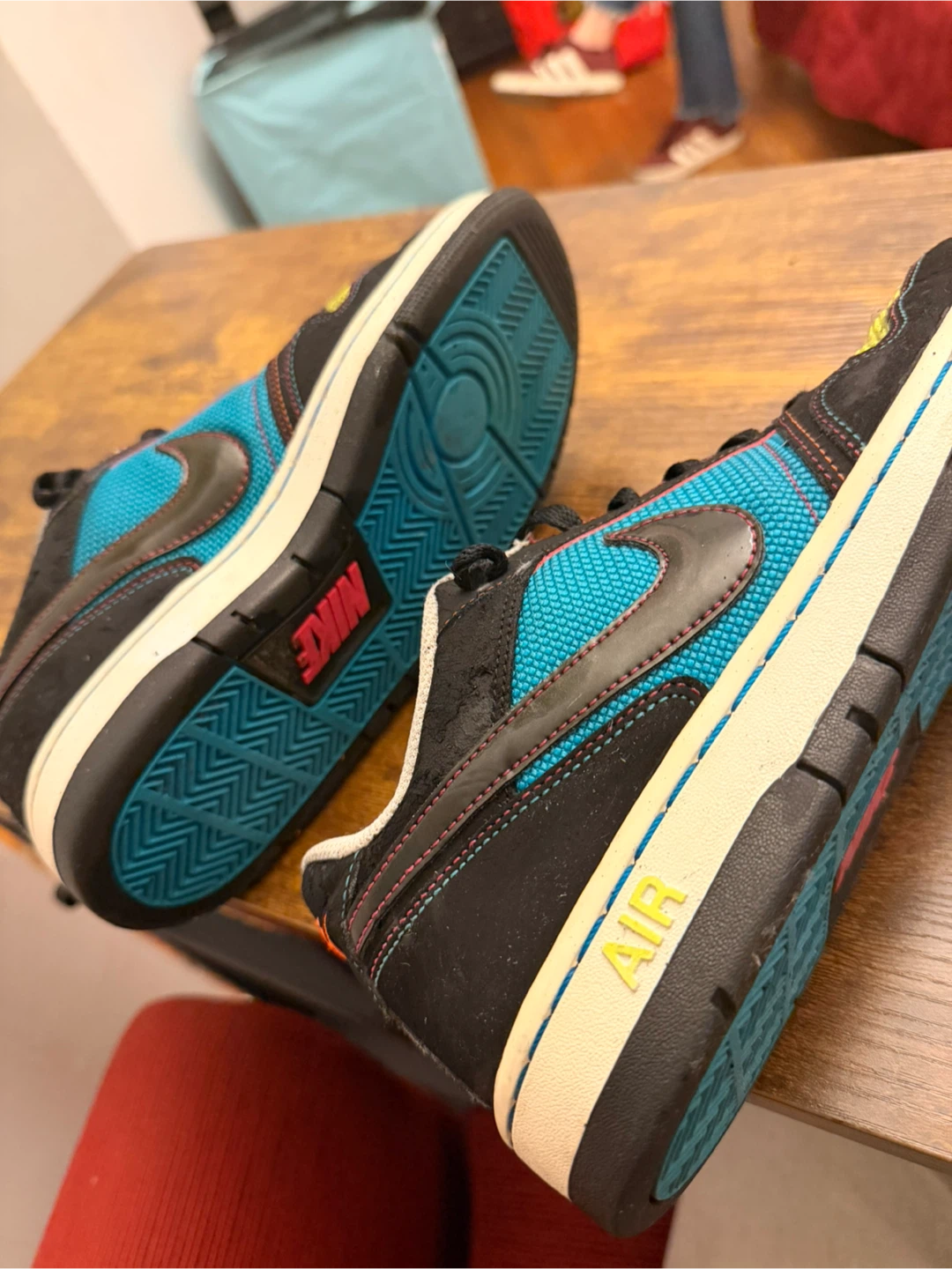 Nike Air Low Top Sneakers - photo 4