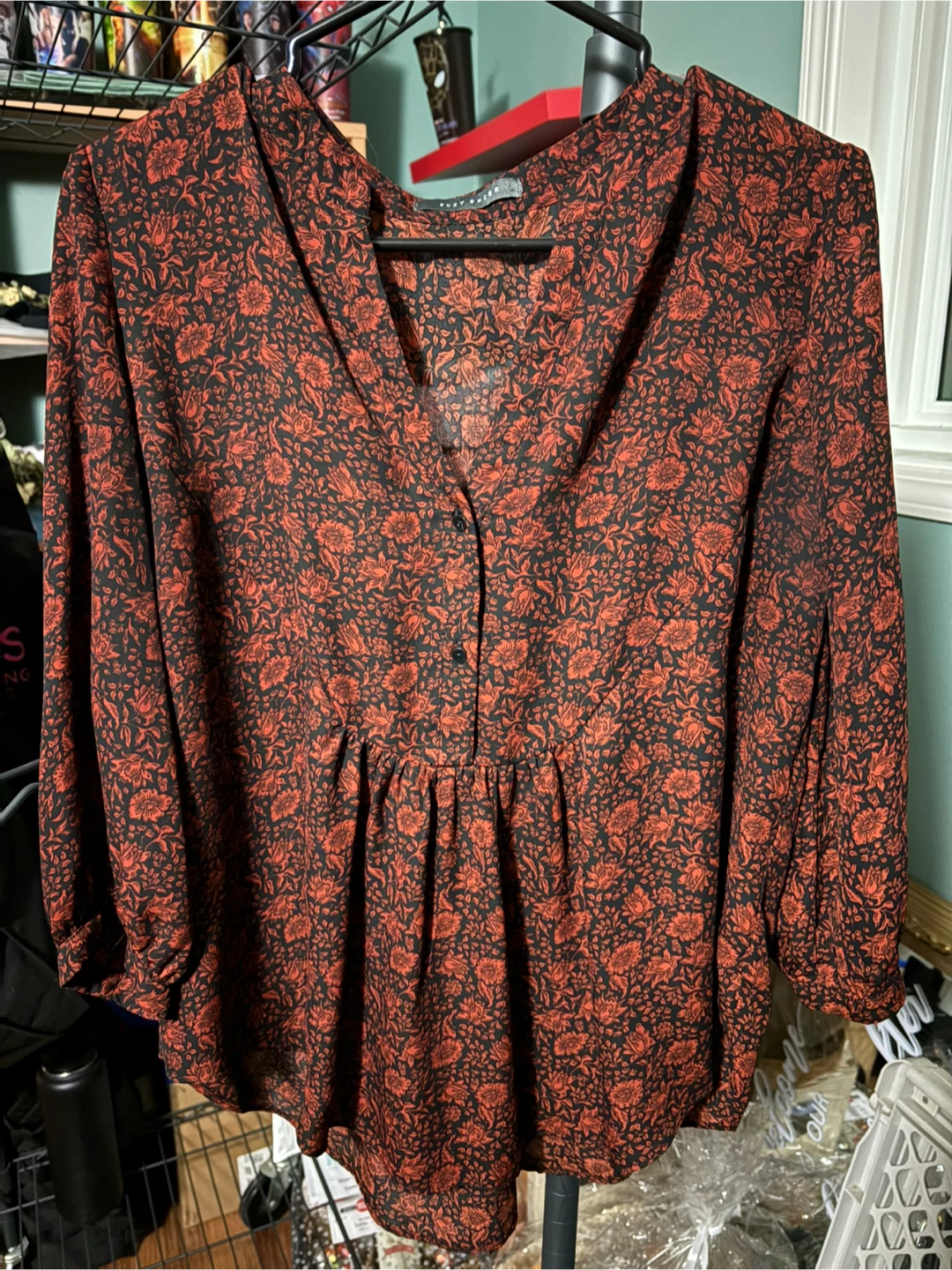 Women’s Suzy Shier Floral Blouse - Size Medium