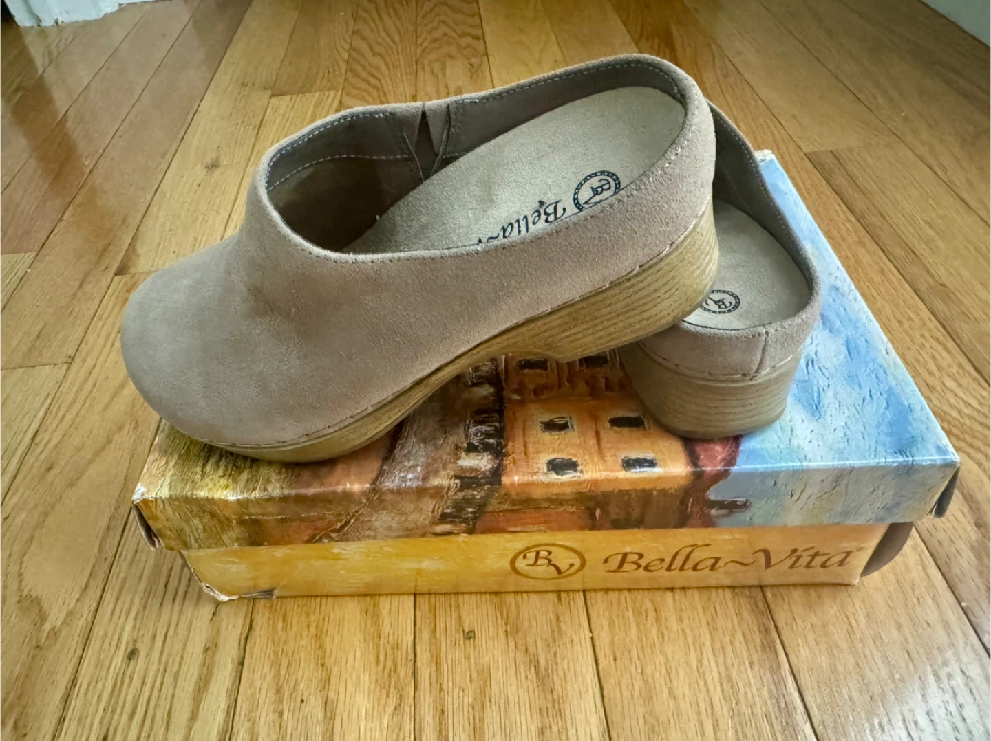 Bella Vita Women's Motto Clogs Size 6M Almond Suede Leather