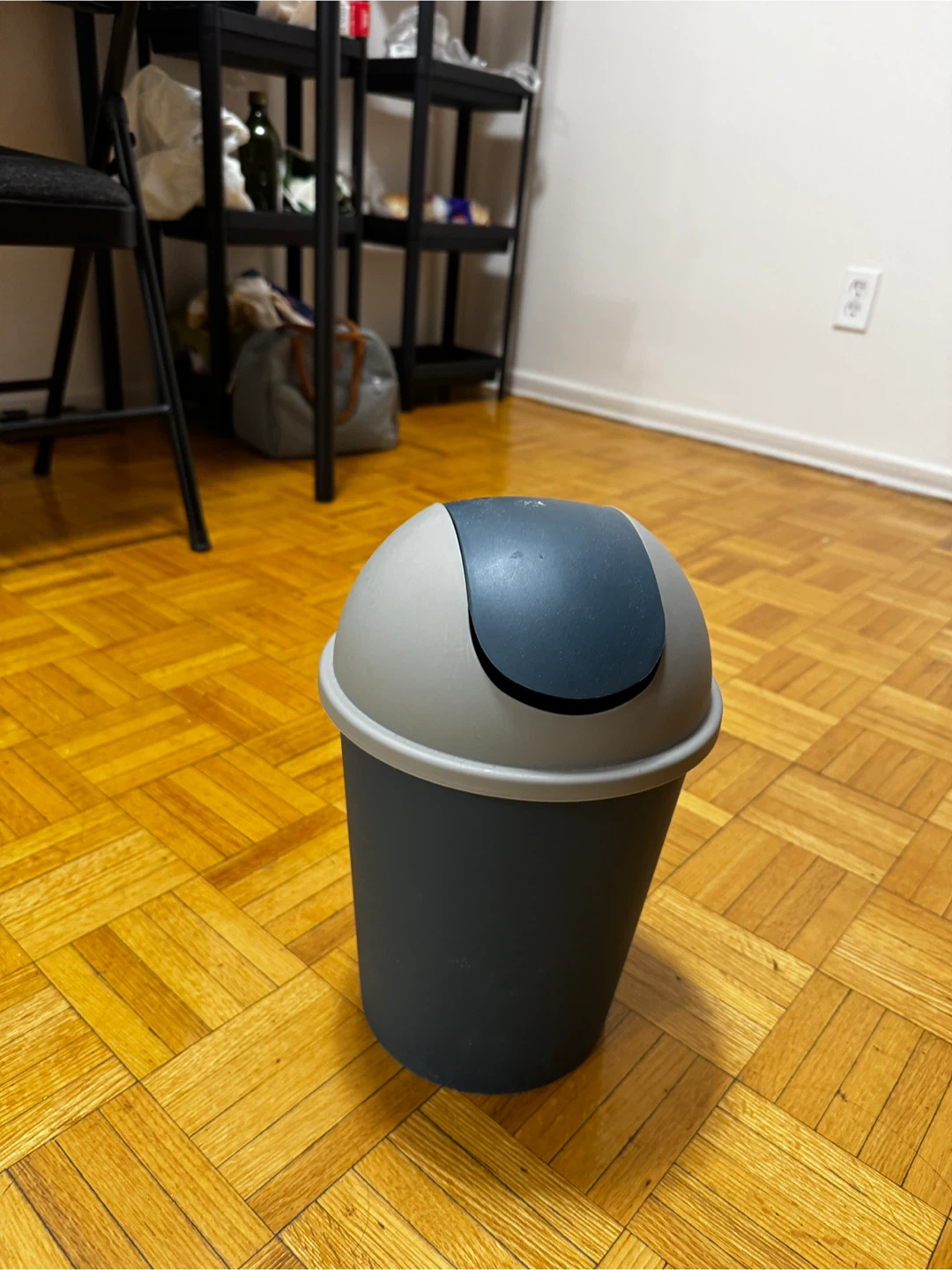 Trash can with lid