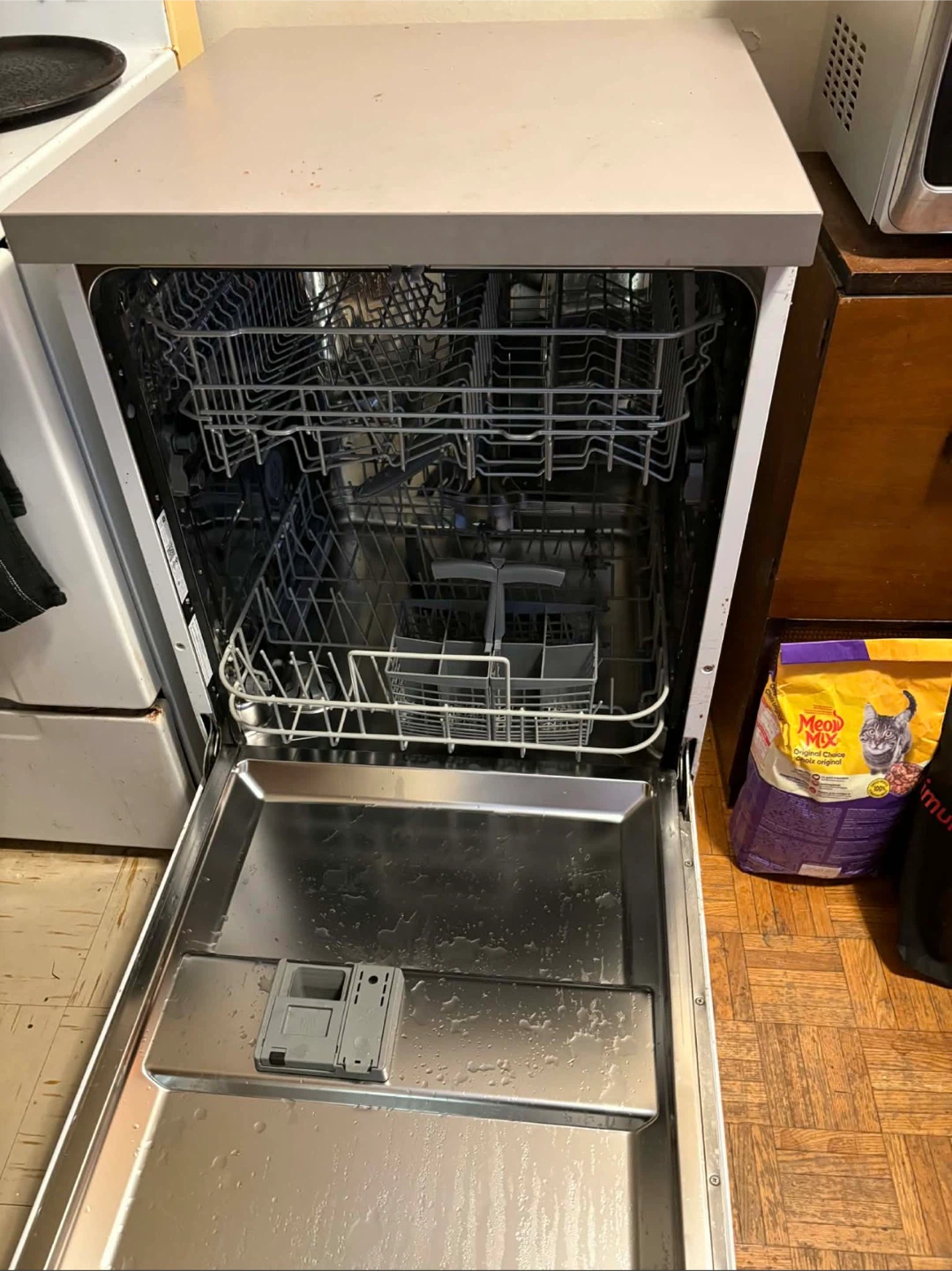 GE 24" Portable Dishwasher White - GPT225SGLWW - photo 2