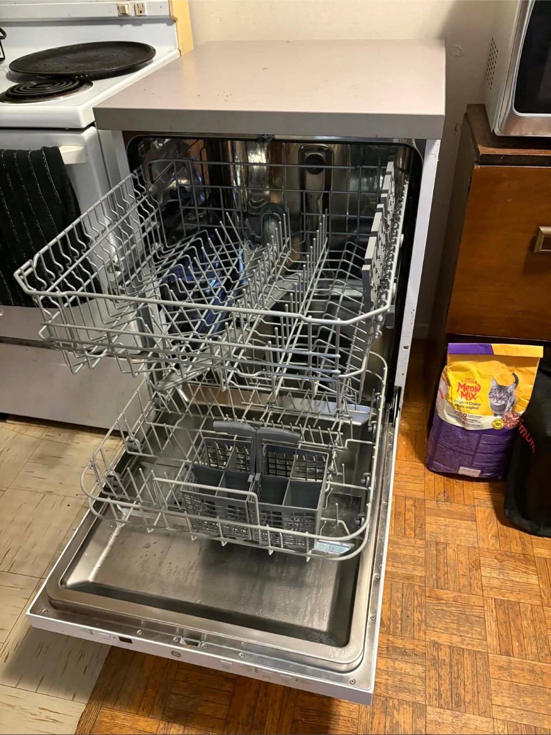 GE 24" Portable Dishwasher White - GPT225SGLWW