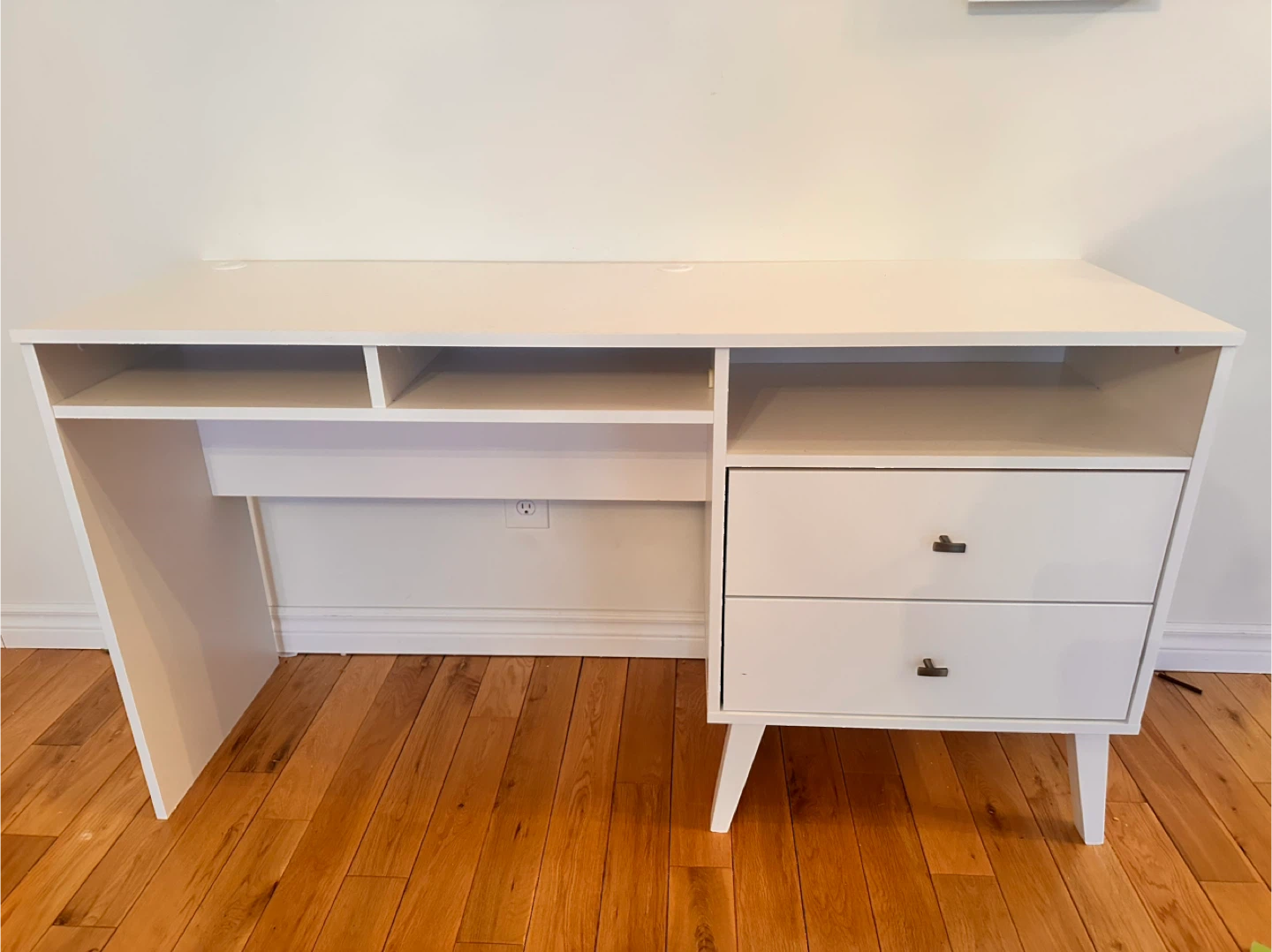 White Modern Desk with Drawers
