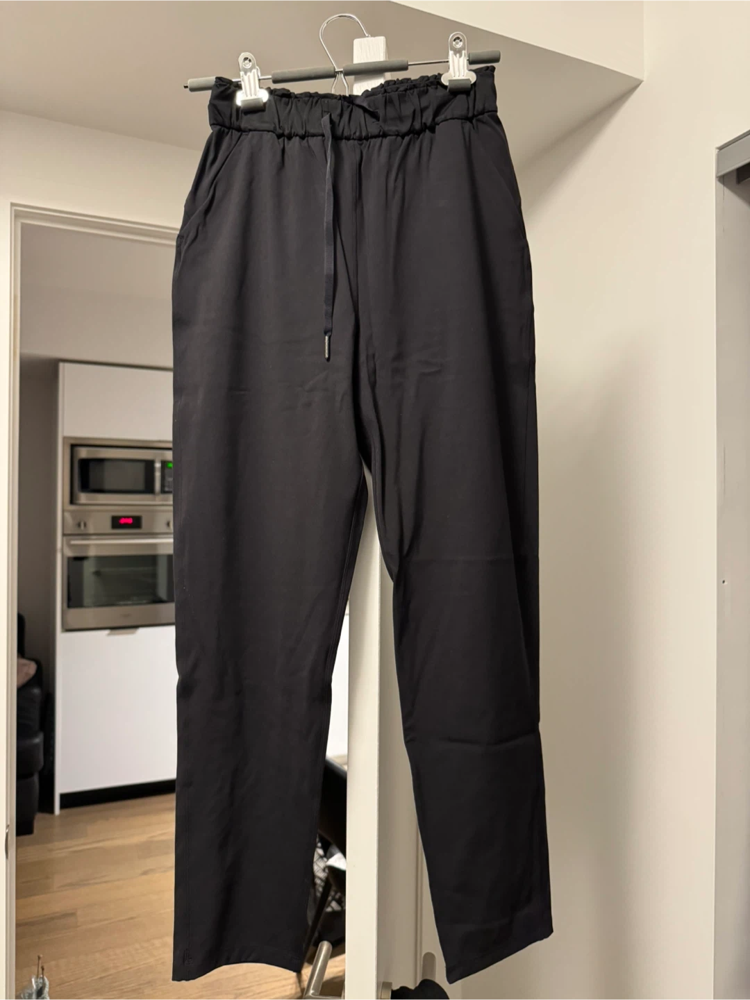 Lululemon LIKE NEW Black Jogger Pants Size 4