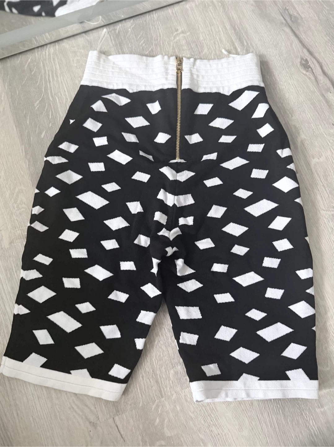 Balmain Paris Black & White Diamond Knit Shorts Size 34 - photo 2