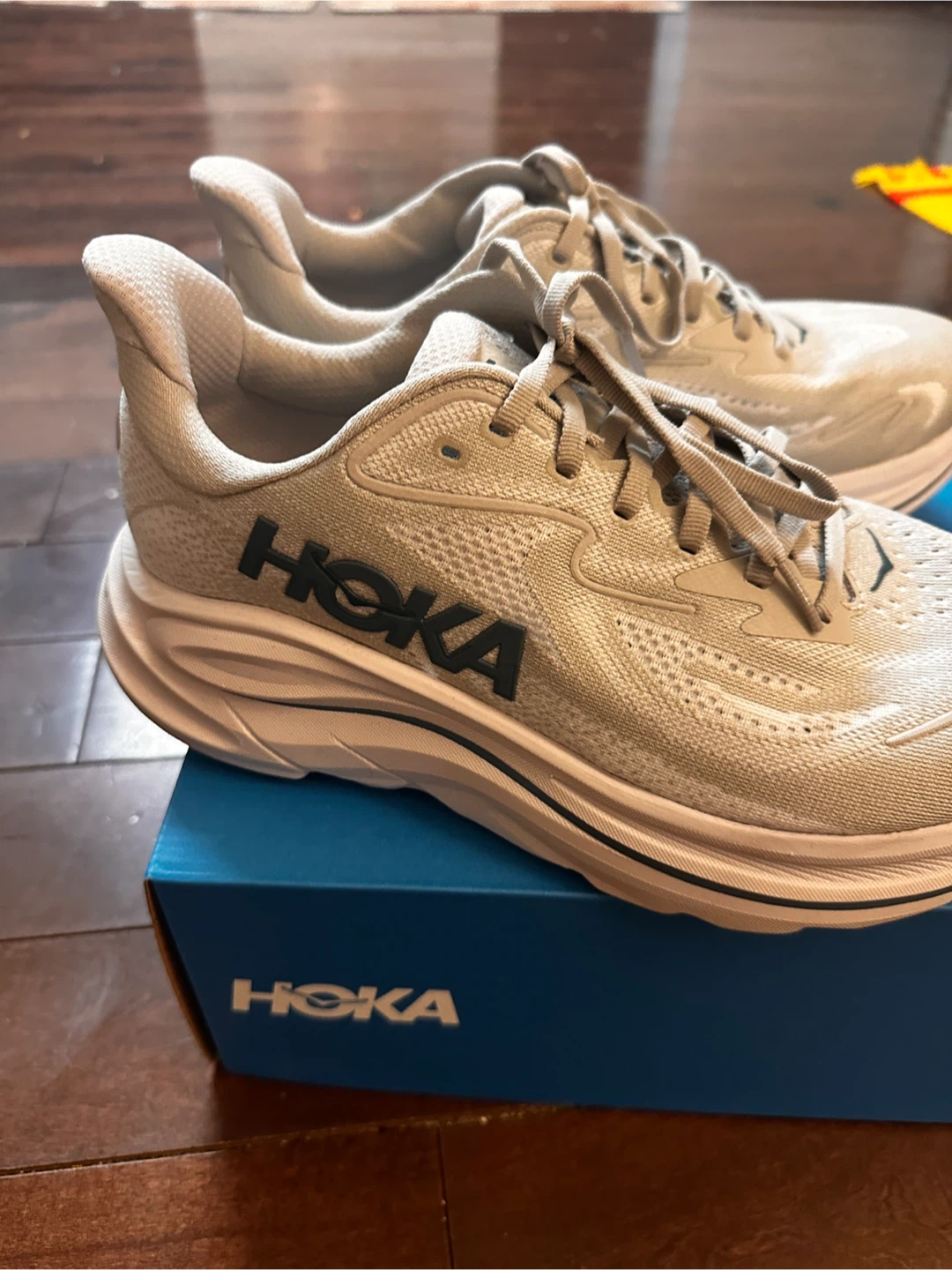 Brand new Hoka Clifton 10 X-Wide Running Shoes - Size US9
