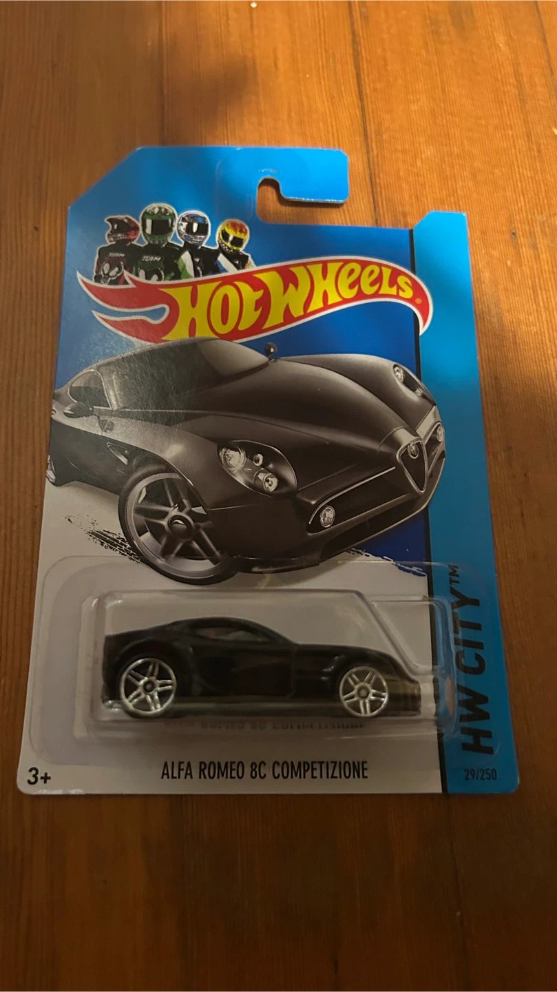Hot Wheels HW City Alfa Romeo 8C Competizione - photo 2