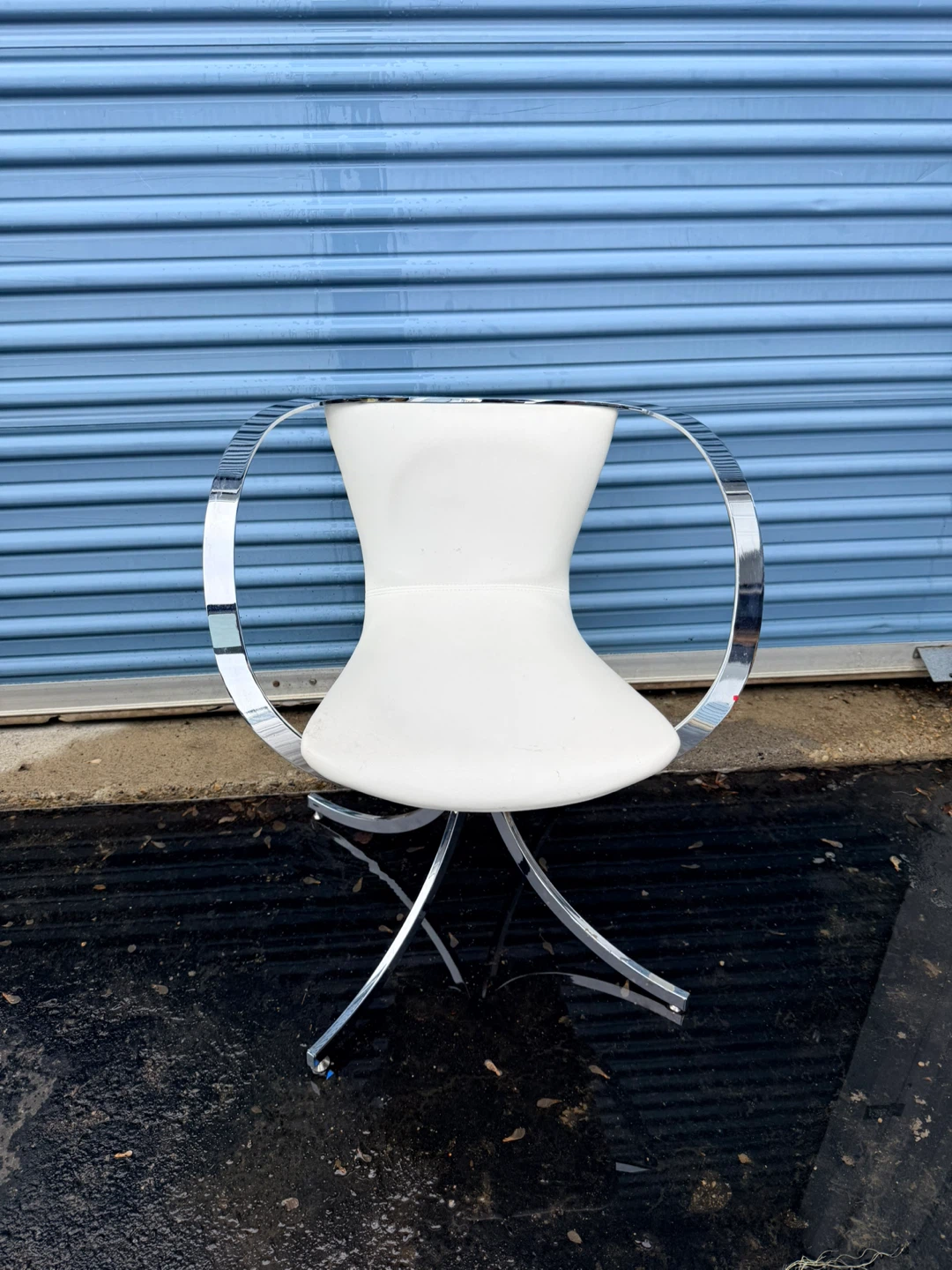 White Modern Accent Chair - photo 2