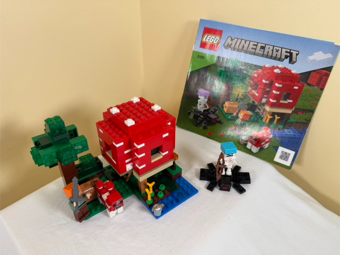LEGO Minecraft The Mushroom Island Set 21179 - photo 3