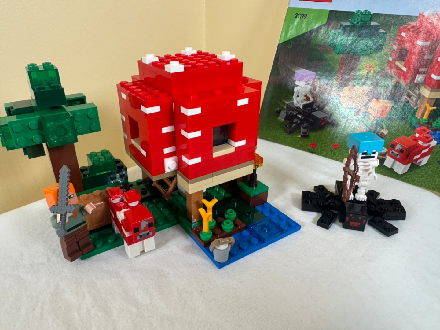 LEGO Minecraft The Mushroom Island Set 21179 - photo 2