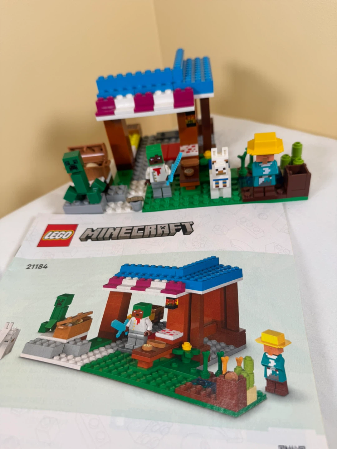 LEGO Minecraft The Bee Farm 21165 Building Toy