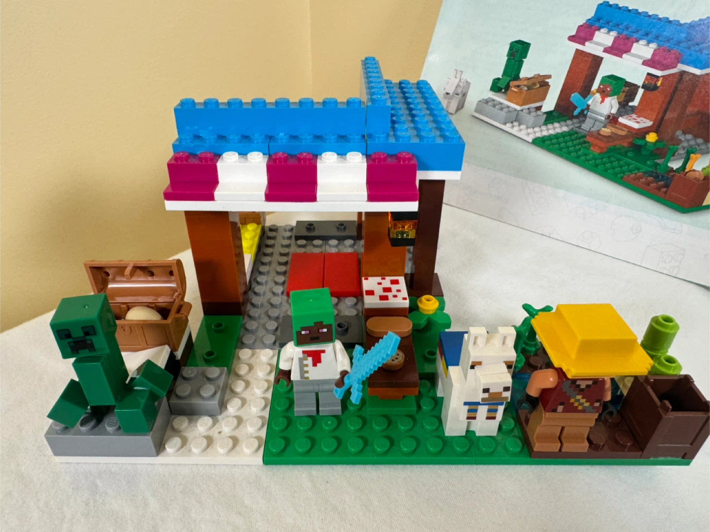 LEGO Minecraft The Bee Farm 21165 Building Toy - photo 5