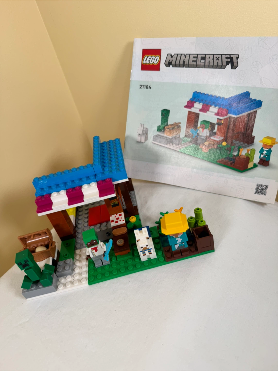 LEGO Minecraft The Bee Farm 21165 Building Toy - photo 4