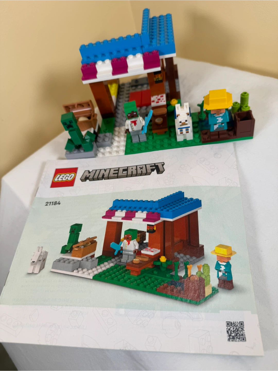 LEGO Minecraft The Bee Farm 21165 Building Toy - photo 2
