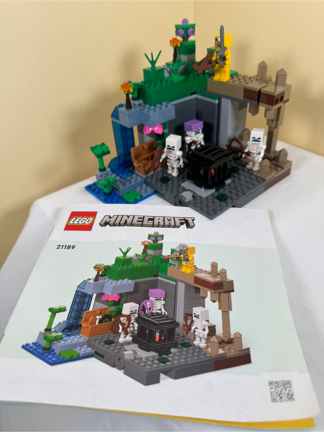 LEGO Minecraft The Skeleton Dungeon (21189) Building Set