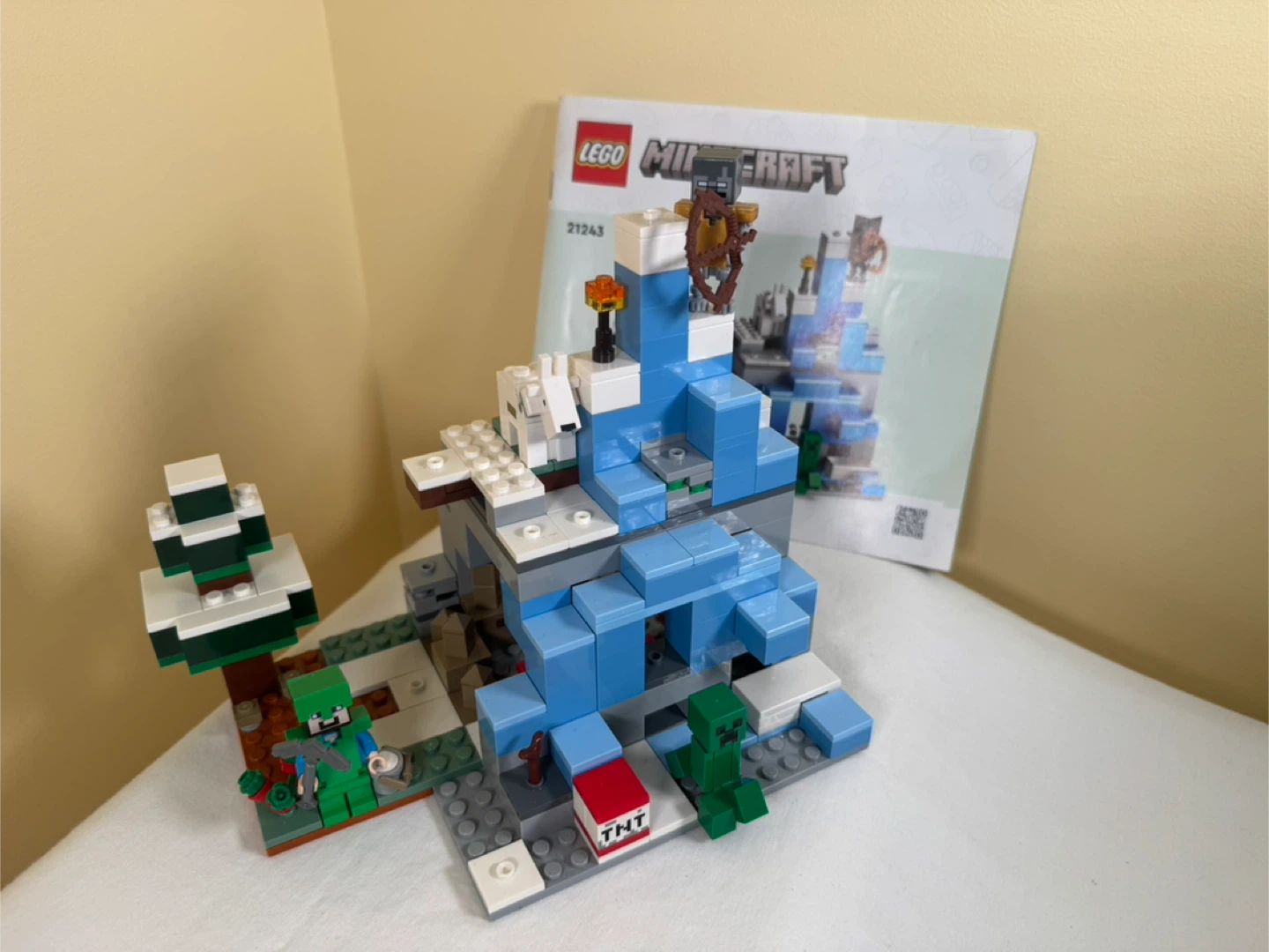 LEGO Minecraft The Mountain Peaks Set 21243 - photo 2