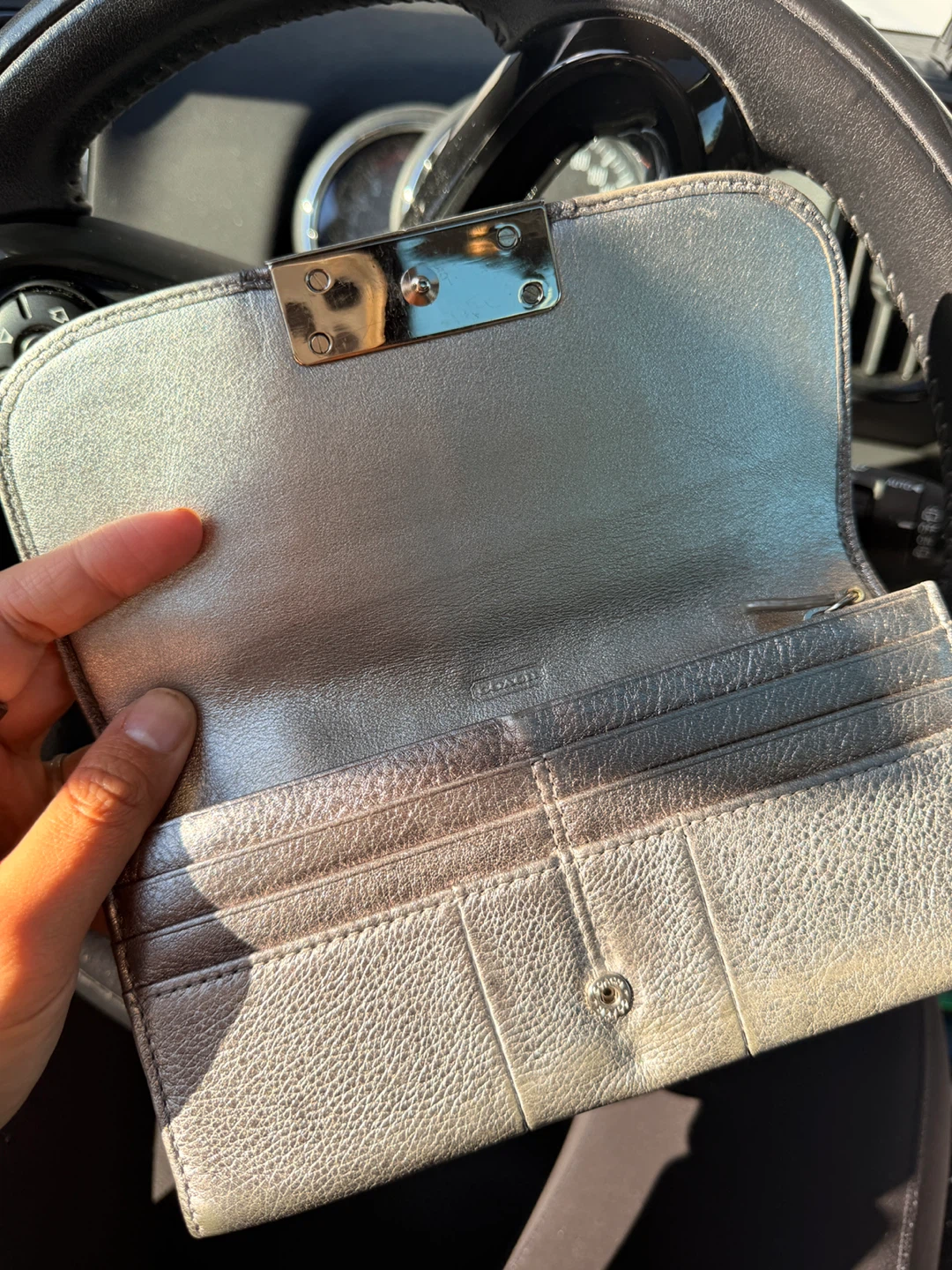 Coach Silver Leather Wallet - photo 2