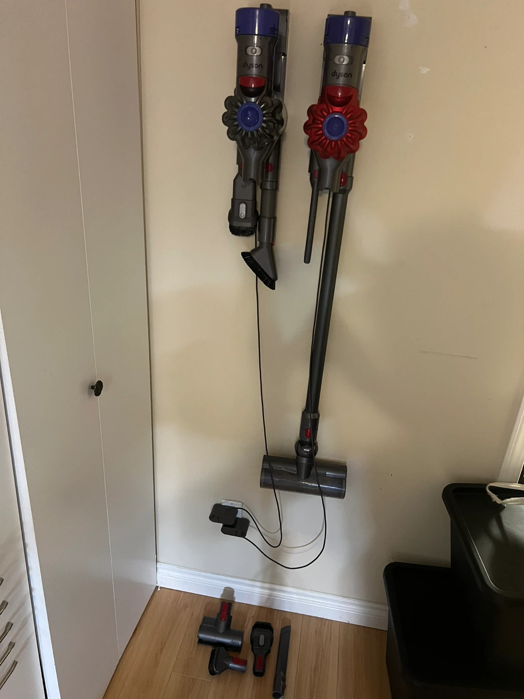 Dyson Cordless Vacuum Cleaners (2) with Accessories - photo 2