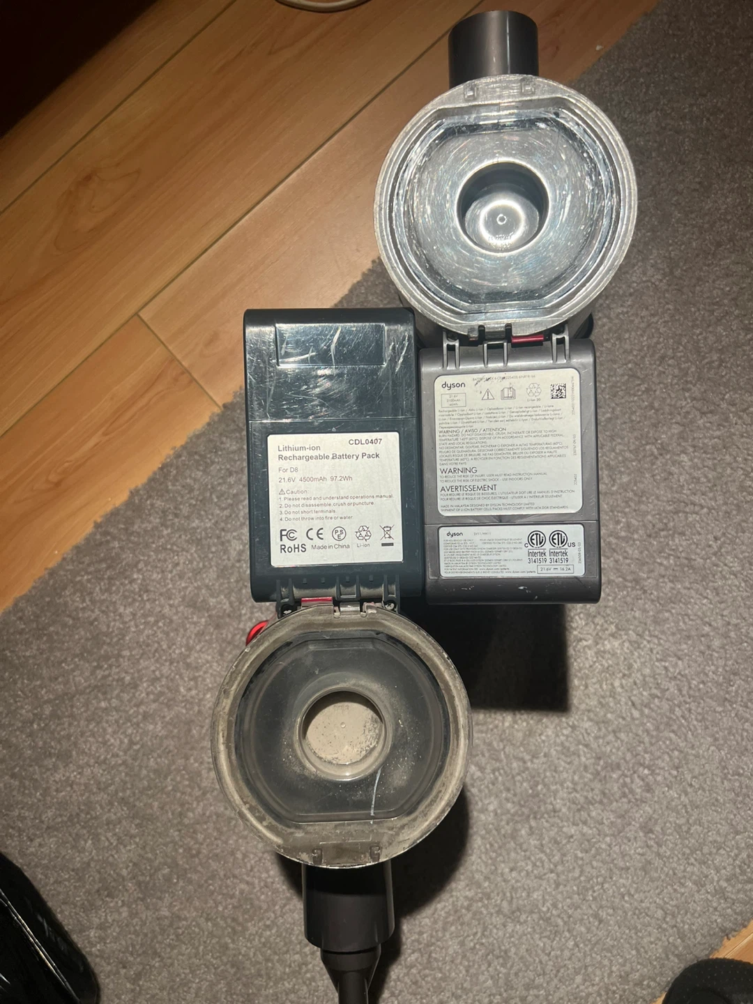 Dyson Cordless Vacuum Cleaners (2) with Accessories - photo 3