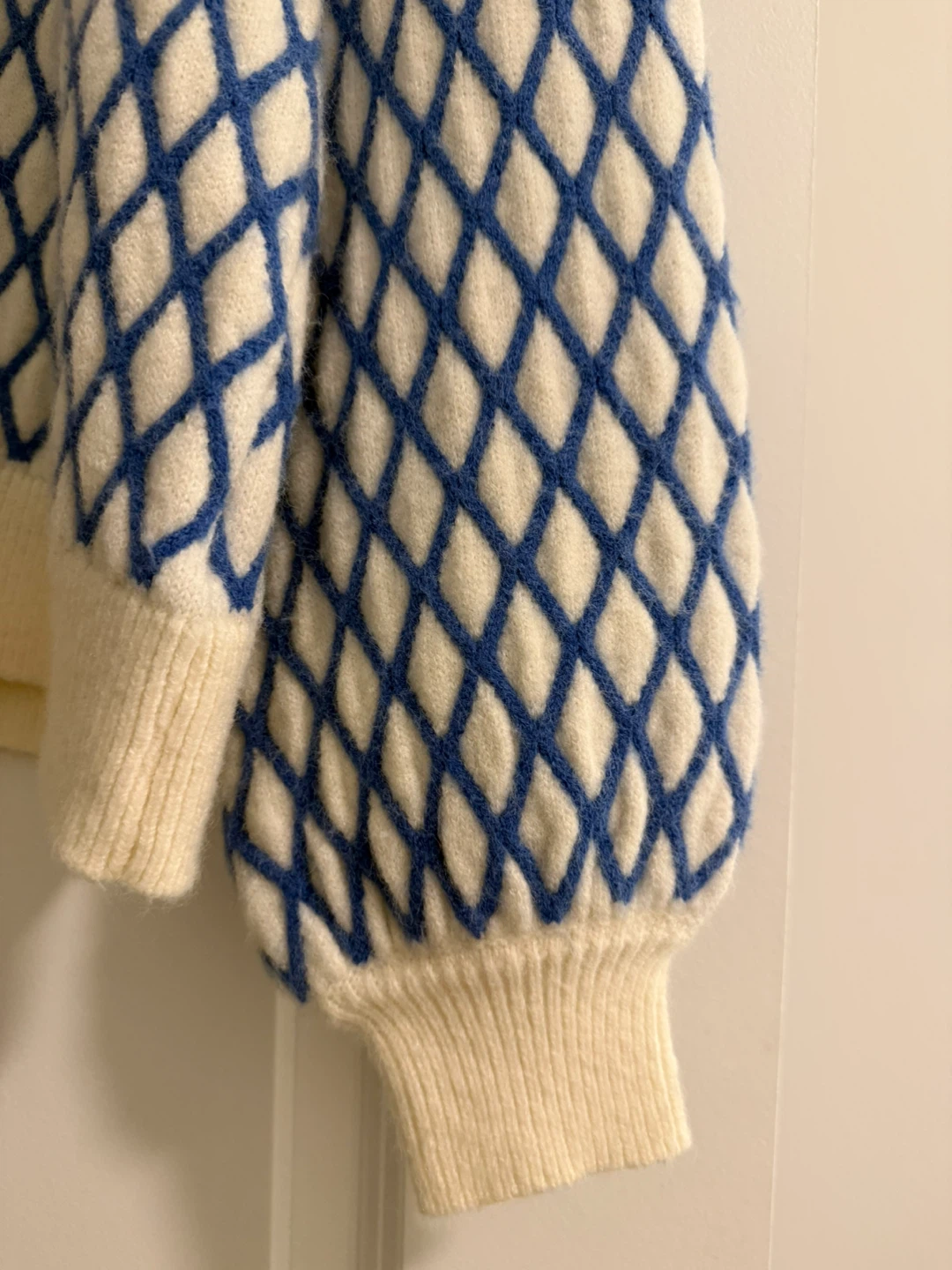 Women's Diamond Patterned Sweater - photo 3