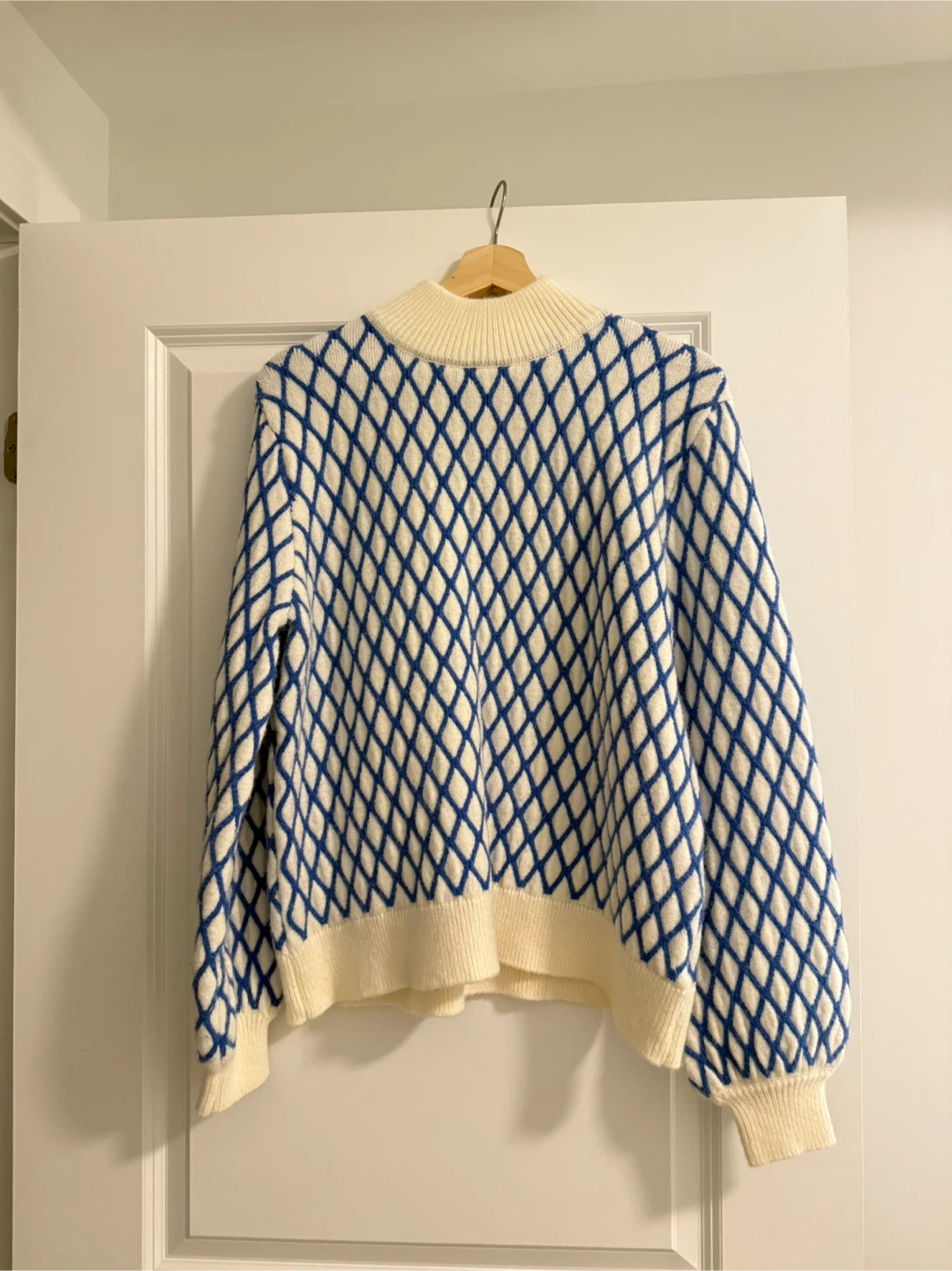 Women's Diamond Patterned Sweater - photo 2