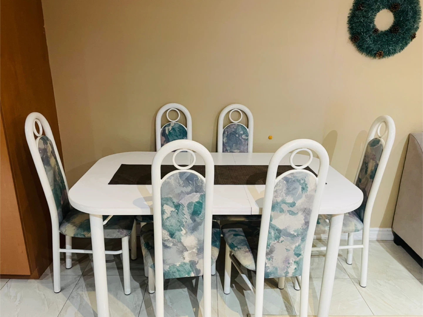 Adjustable Dining Table Set 4 to 6 Seater – Good condition - photo 3