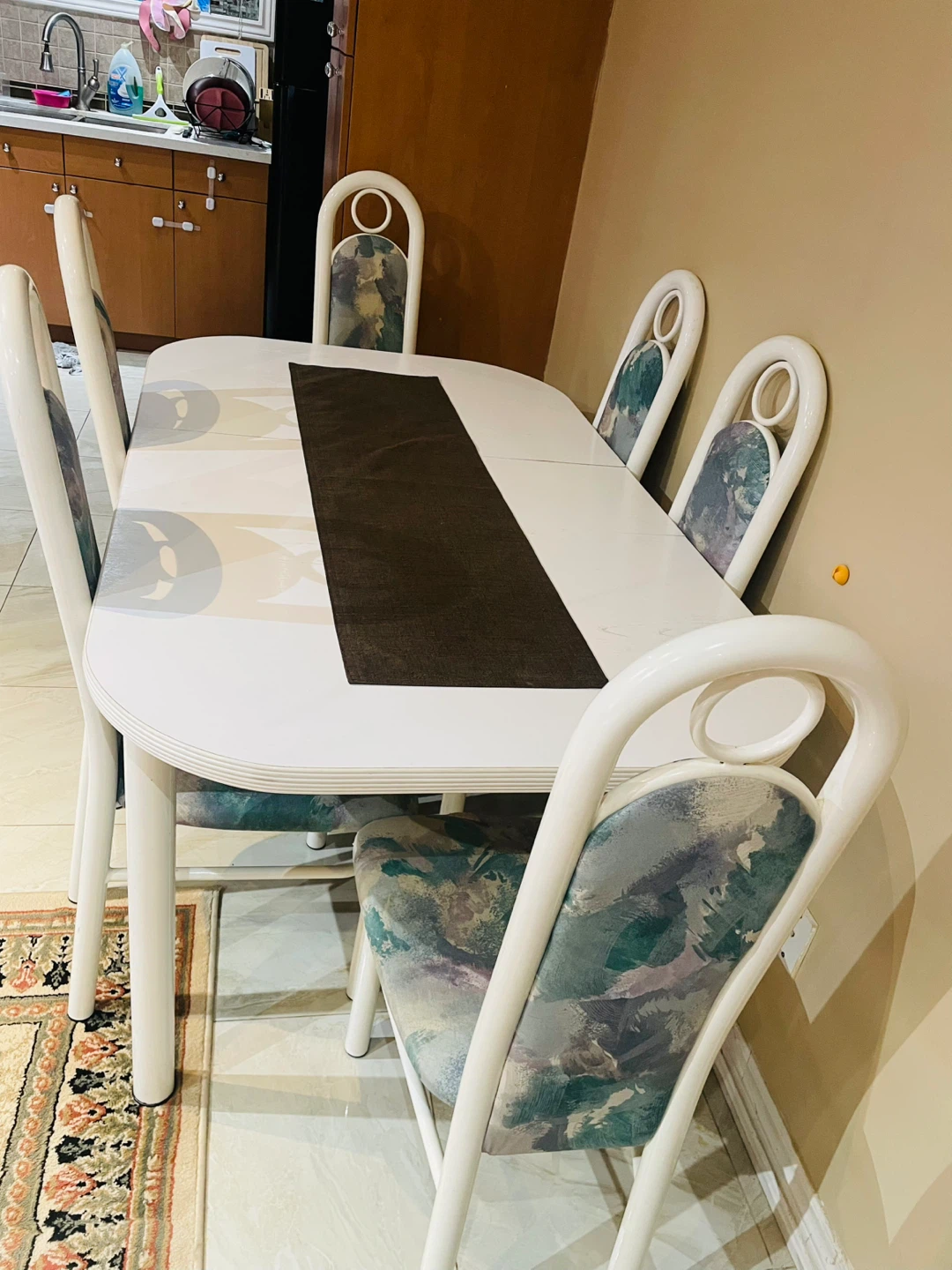 Adjustable Dining Table Set 4 to 6 Seater – Good condition