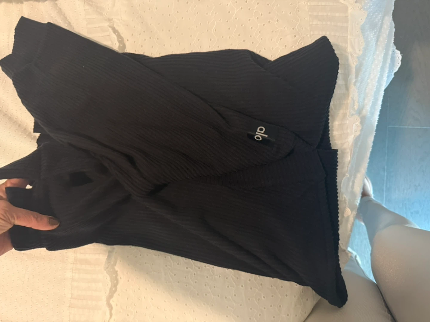 Alo Yoga Muse Hoodie - Black - Size L - photo 5