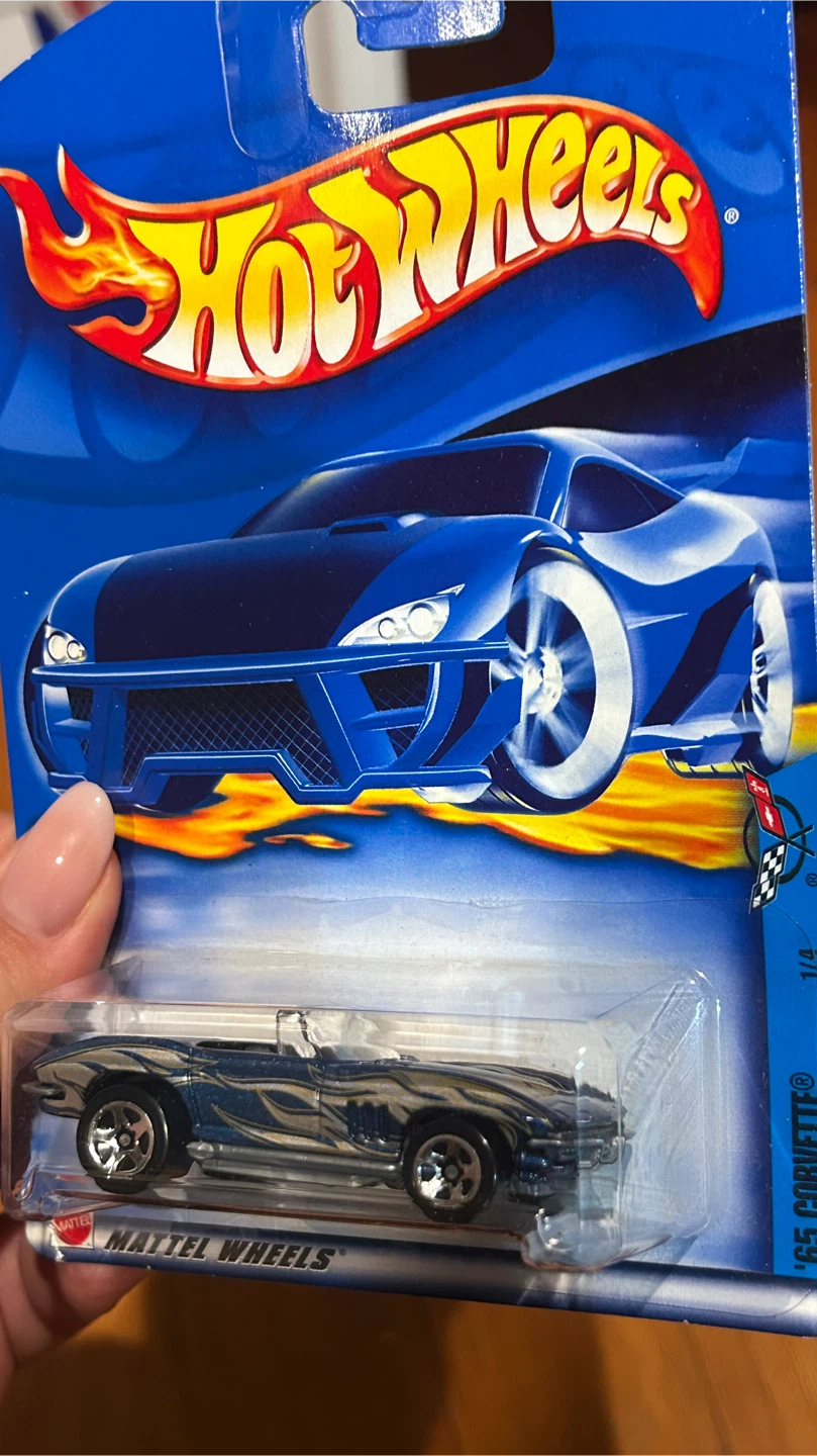 Hot Wheels 65 Corvette - photo 2