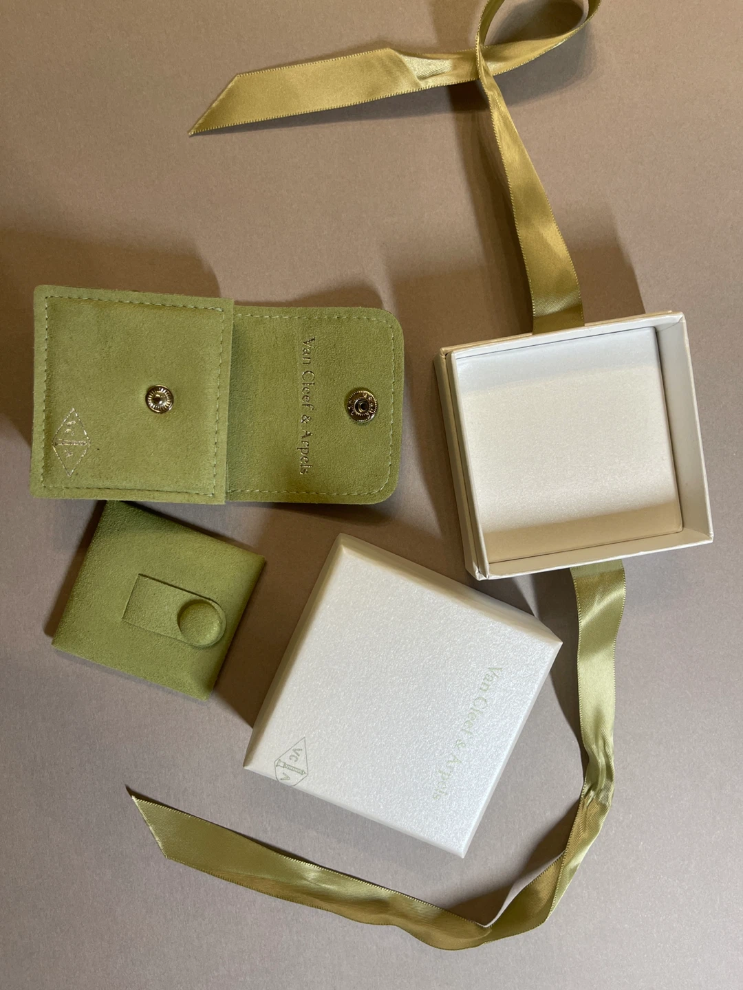 Van Cleef & Arpels Jewellery Pouch and Box - photo 2