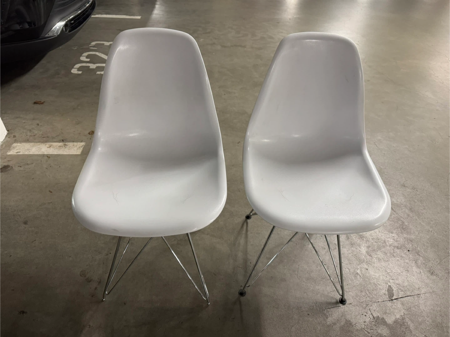Set of 2 Eames-Style Chairs – FREE