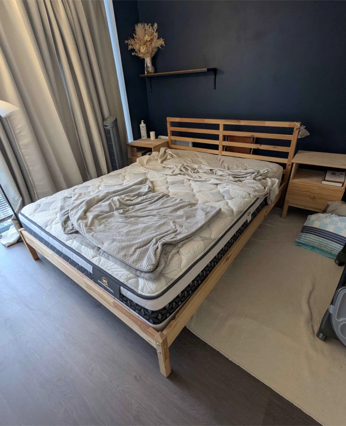 Ikea Queen pine wood bed frame *Free Delivery - photo 4