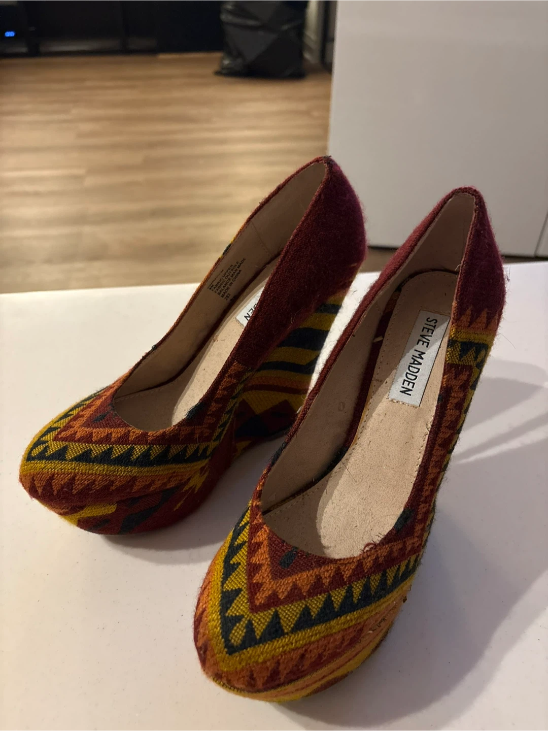 Steve Madden Patterned Wedge Heels – Size 8