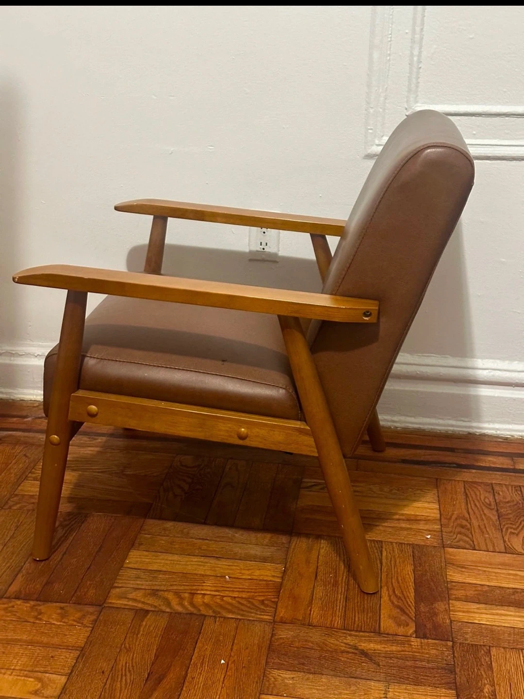 Modern Brown Accent Chair – Faux Leather & Wood Frame - photo 3