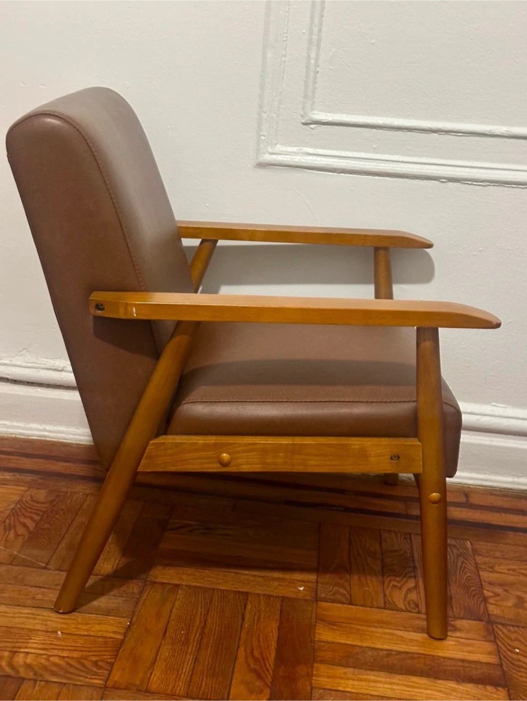 Modern Brown Accent Chair – Faux Leather & Wood Frame