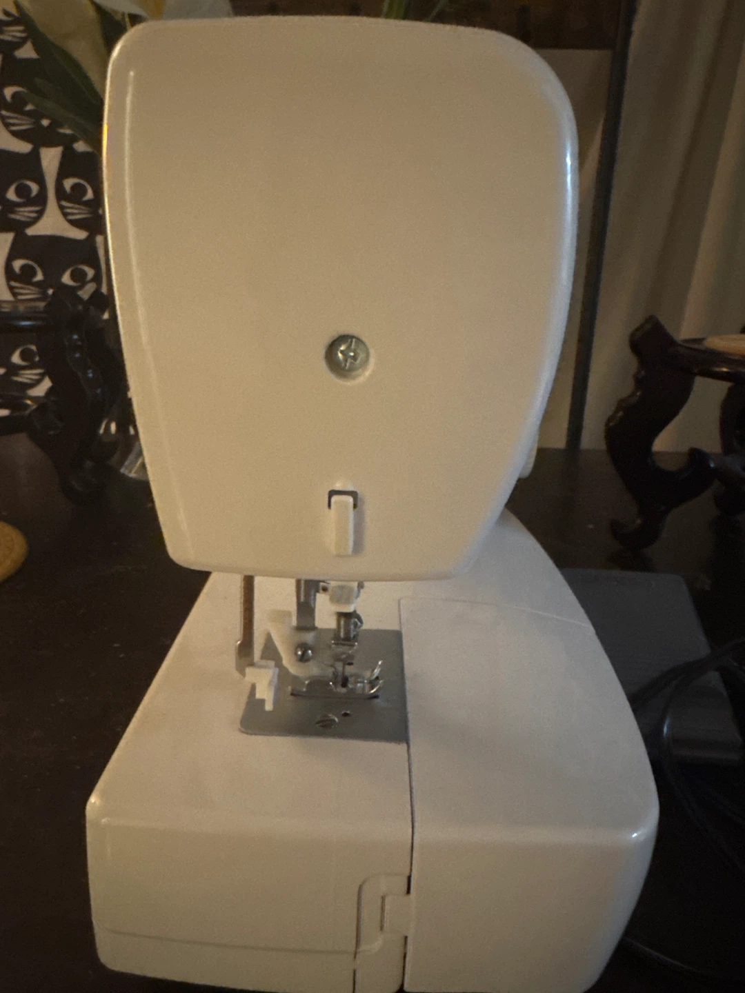 Singer Simple Sewing Machine with Foot Pedal - photo 3