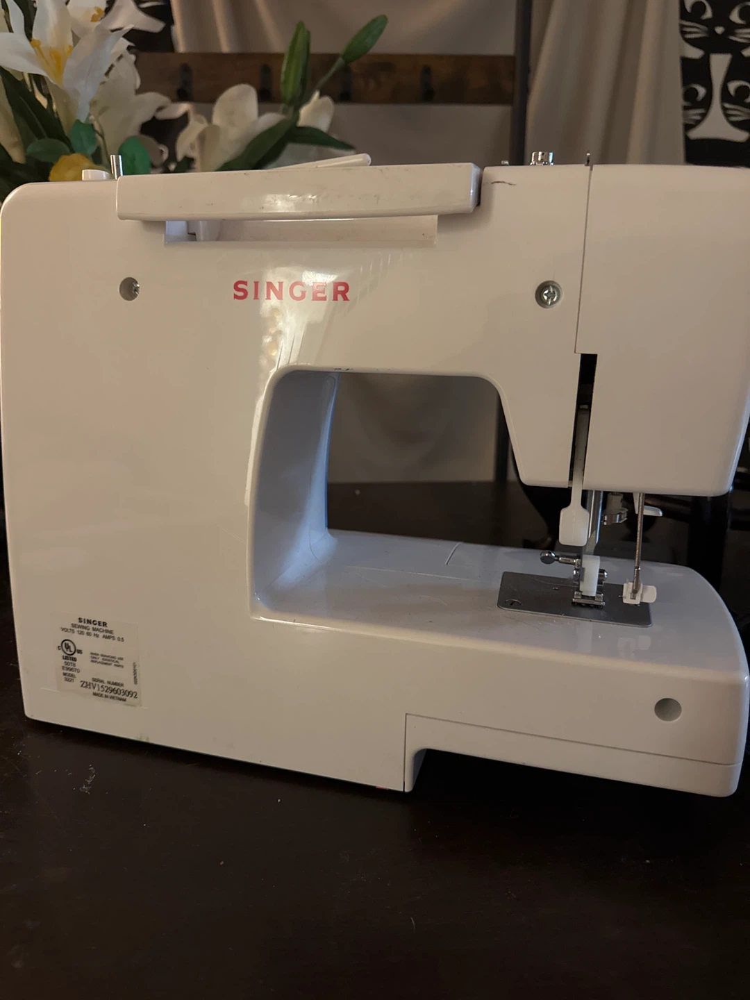 Singer Simple Sewing Machine with Foot Pedal - photo 4