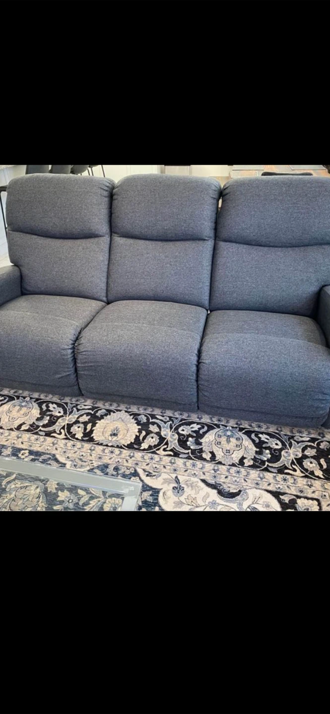 2 pieces LAZ boy Grey Reclining Sofas - photo 5