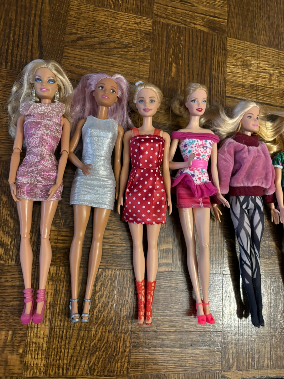 Lot of 10 Barbie Dolls - photo 2