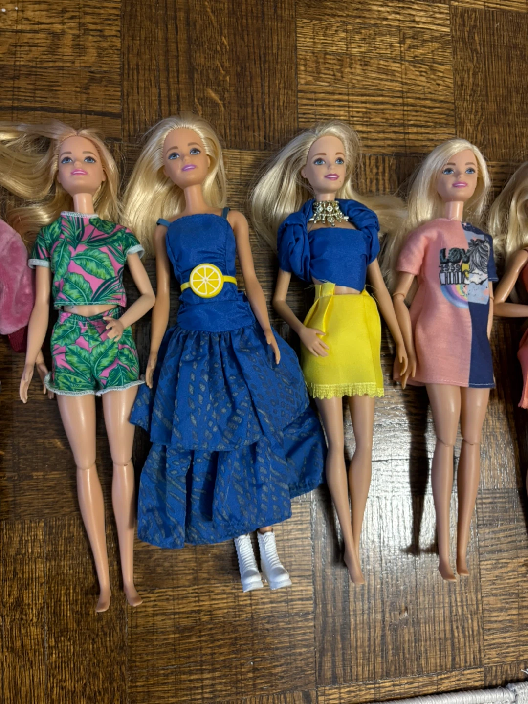 Lot of 10 Barbie Dolls - photo 3