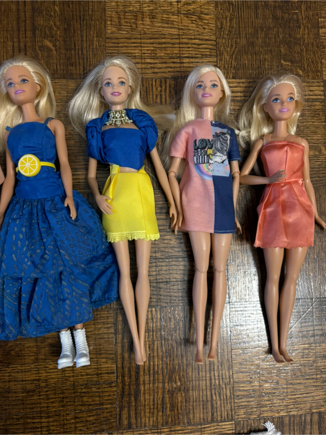 Lot of 10 Barbie Dolls - photo 4