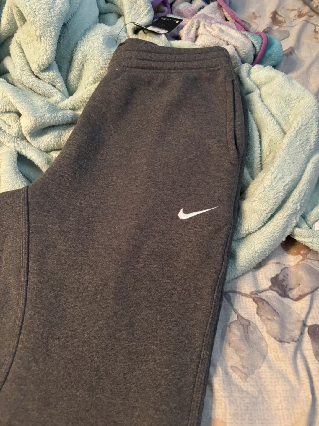 Nike Standard Fit Jogger Pants