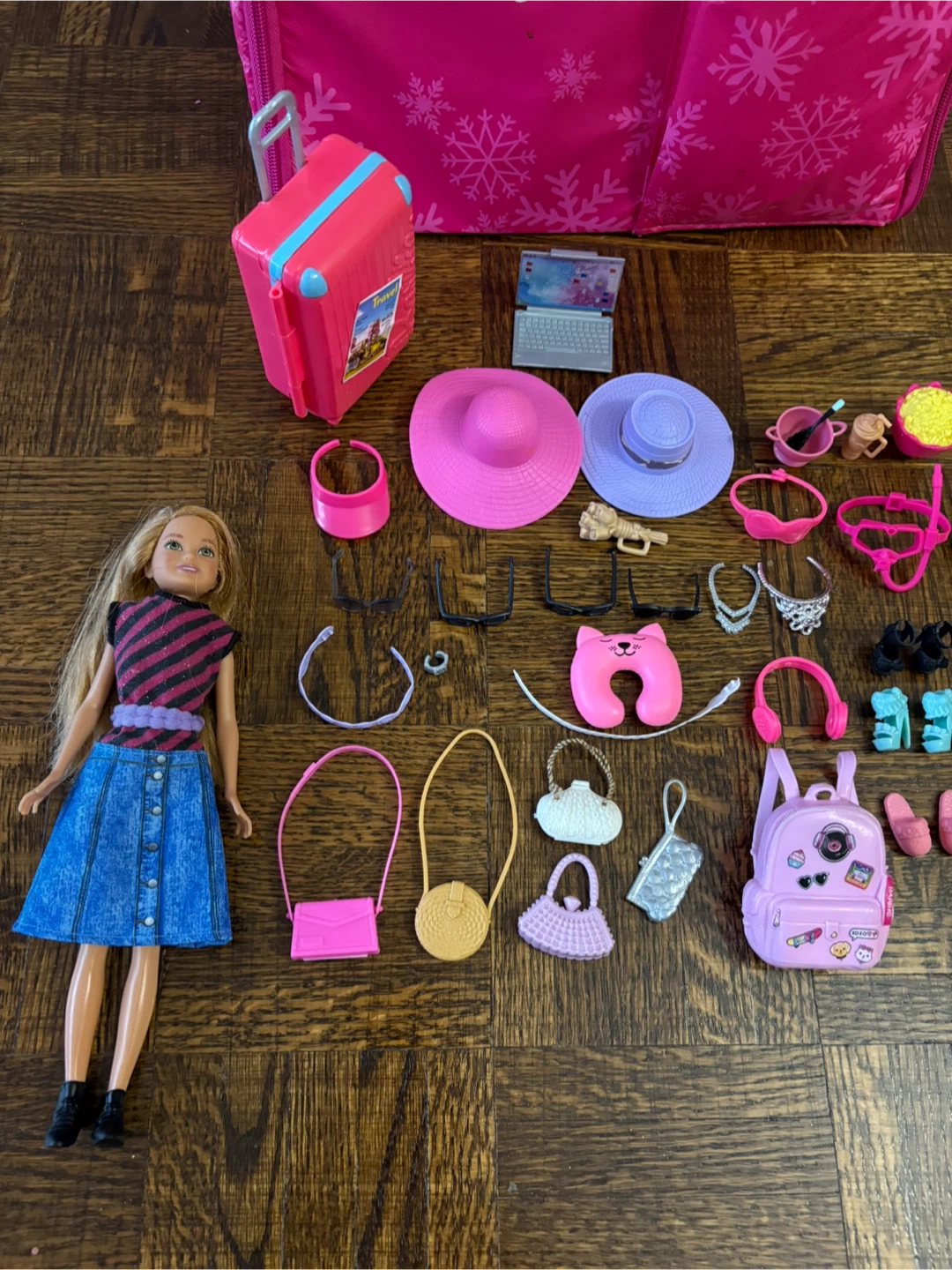 Barbie Doll with Accessories and Luggage - photo 2
