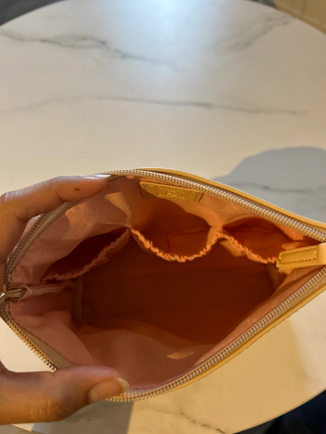 NEW Bvlgari Emirates Cosmetic Bag - photo 4