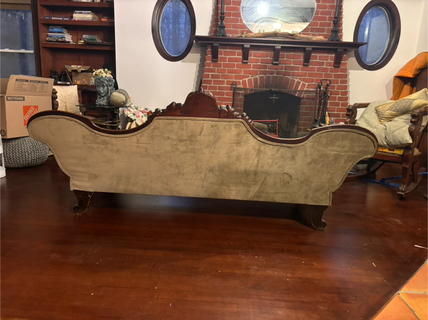 Antique Victorian Mahogany Carved Sofa – Family Heirloom - photo 3