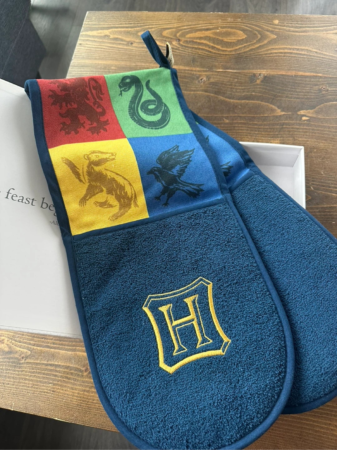 Le Creuset Harry Potter Oven Mitts Set - photo 2