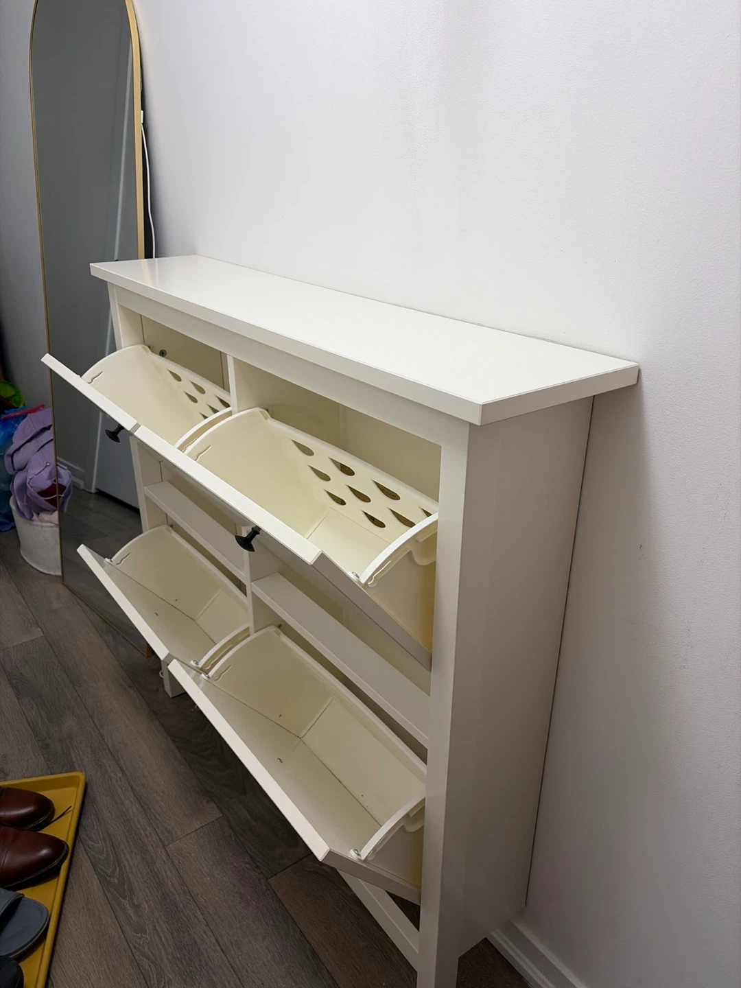 White 4-Door Shoe Cabinet - photo 3