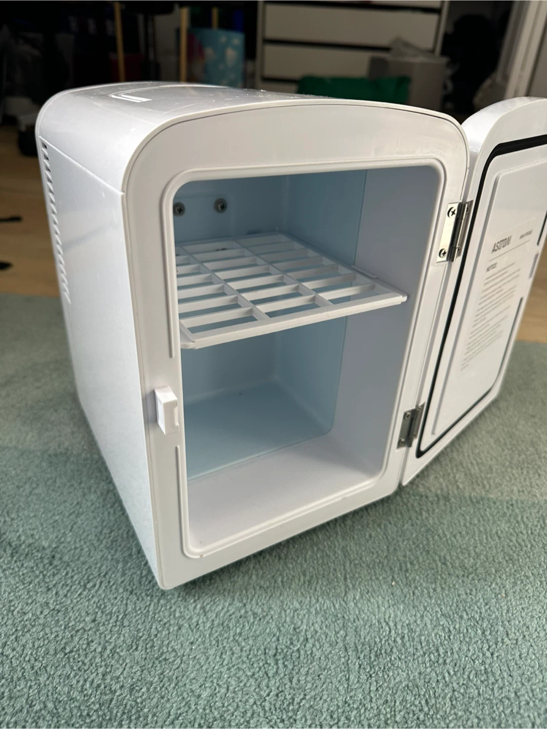 ASTROAI White Mini Fridge - photo 3