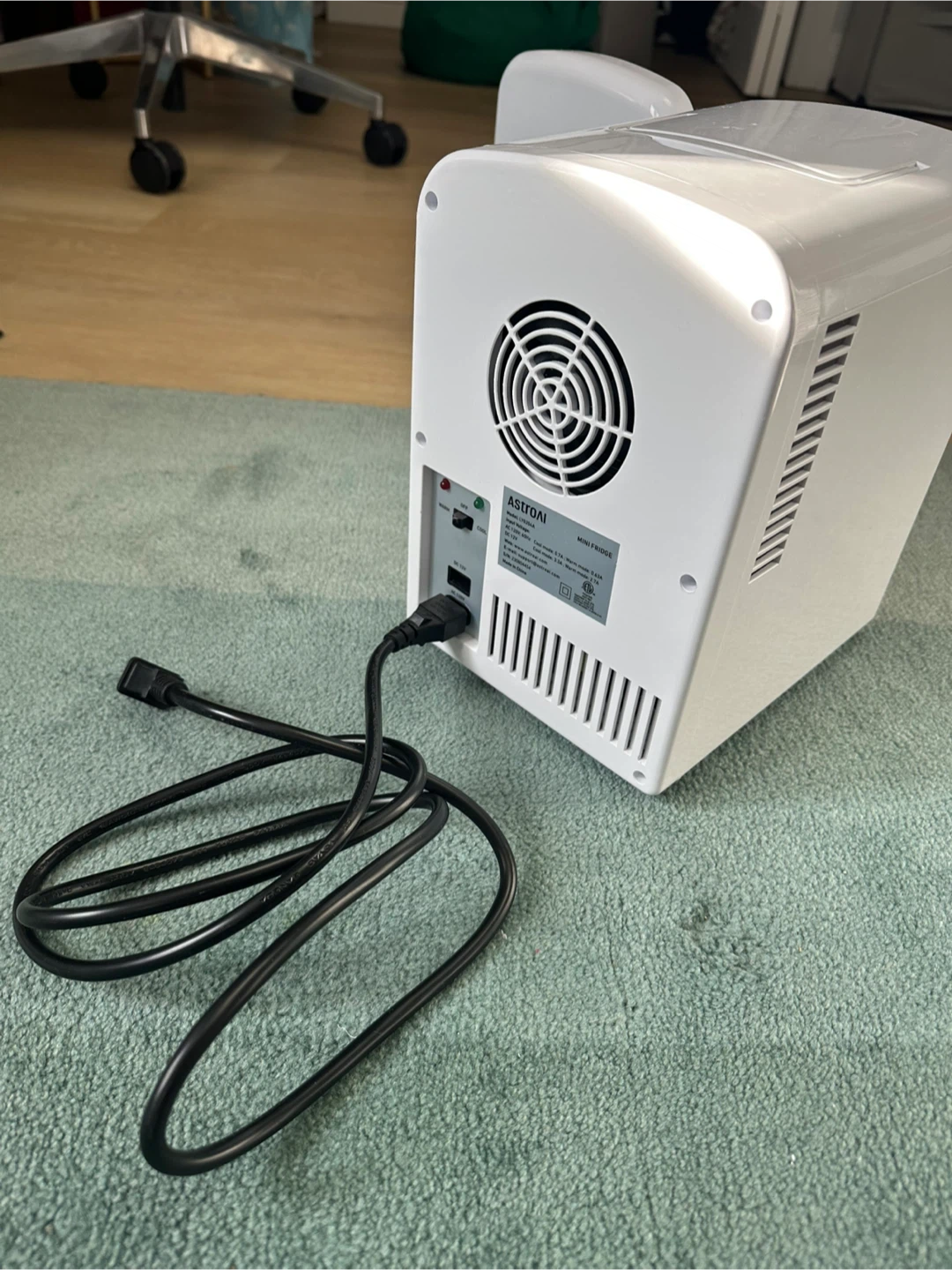 ASTROAI White Mini Fridge - photo 4