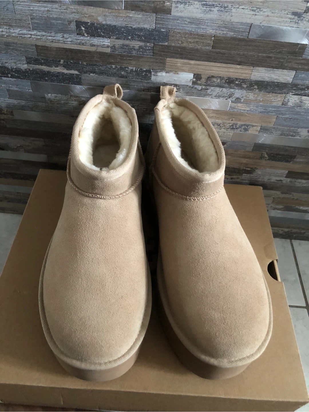 UGGS Ultra Mini Platform (Size 9/10/11) - photo 2
